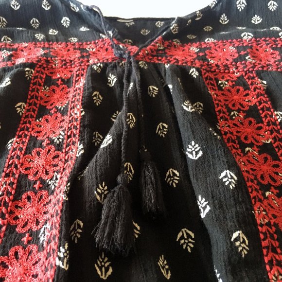 🌸4/$20 Boho style black print with red embroidery detailing peasant blouse - Picture 2 of 3